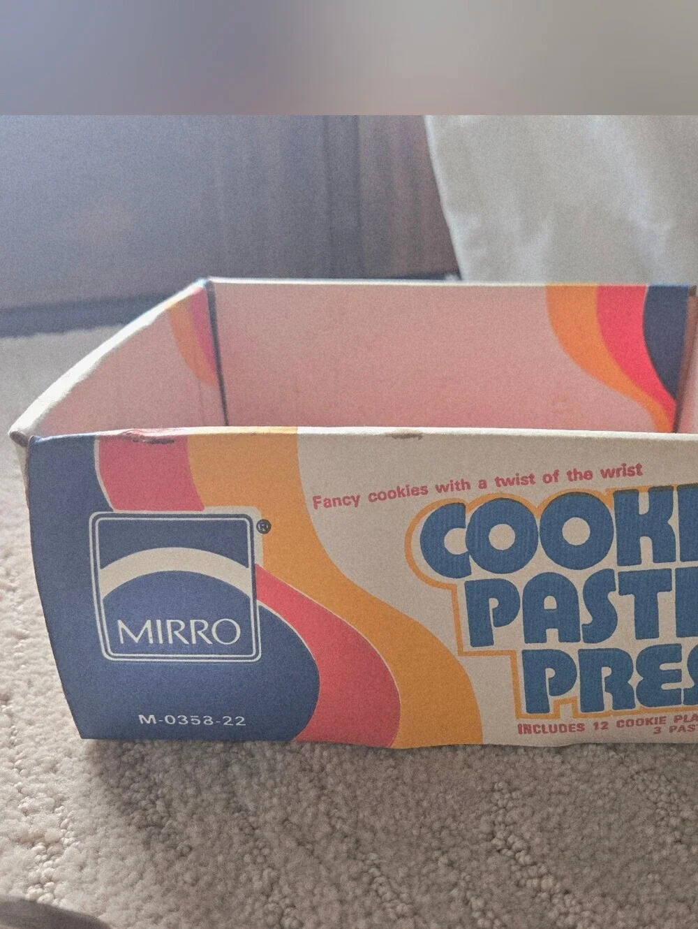 Vintage Mirro Cookie-Pastry Press Recipe Book & Accessories Collect Nostalgia